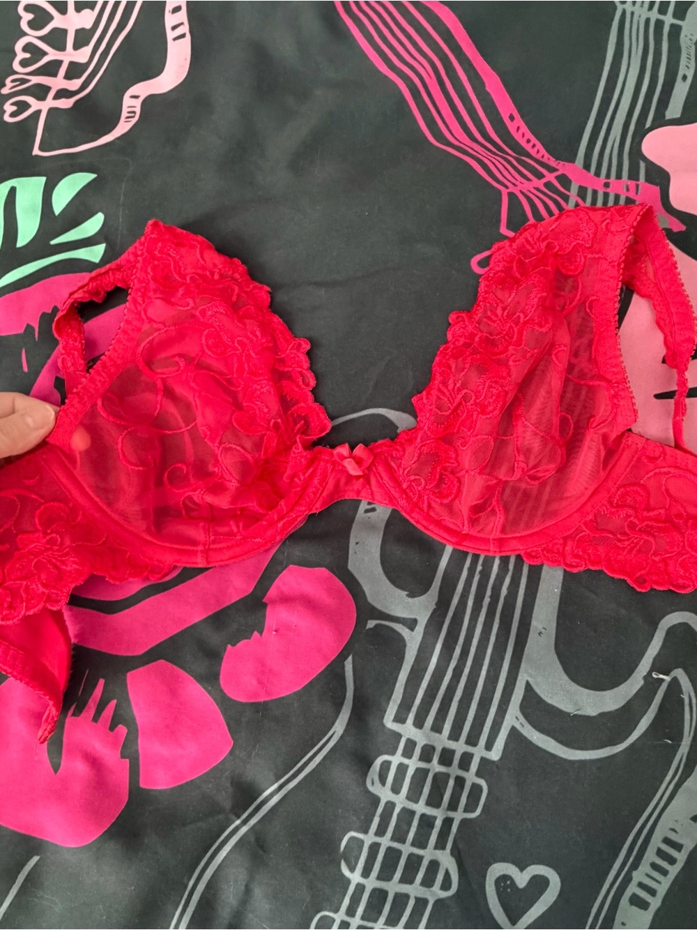 Gorgeous vintage red lace Victoria’s Secret bra 36B